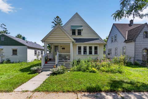 Photo of 5674 N 37th St, Milwaukee, WI 53209 (MLS # 1976866)
