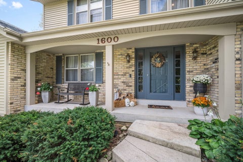Photo of 1600 Constitution Dr, Brookfield, WI 53045 (MLS # 1981646)