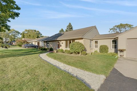 Photo of 208 Kenwood Dr, Thiensville, WI 53092 (MLS # 1937491) Photo of 208 Kenwood Dr, Thiensville, WI 53092 (MLS # 1937491)