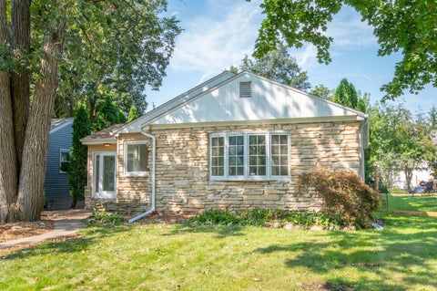 Photo of 5737 N Sievers Pl, Glendale, WI 53209 (MLS # 1979851)