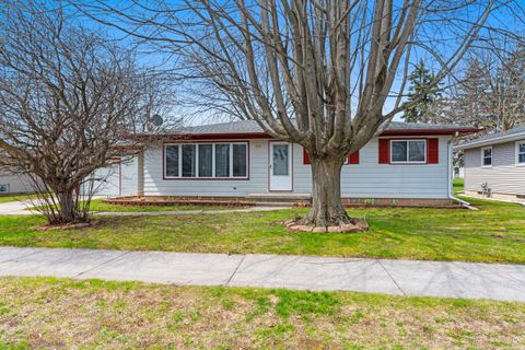 Photo of 728 S 31st St, Manitowoc, WI 54220 (MLS # 1959370)
