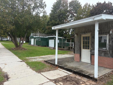 Photo of 904 Dewey St, Manitowoc, WI 54220 (MLS # 1983056)