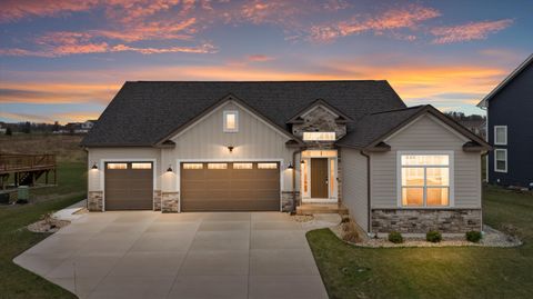 Photo of 8971 Creekside Cir, Pleasant Prairie, WI 53158 (MLS # 1957519)