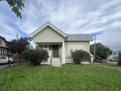 Photo of 5742 N 43rd St, Milwaukee, WI 53209 (MLS # 1981548)