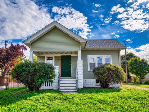 Photo of 5742 N 43rd St, Milwaukee, WI 53209 (MLS # 1981548)