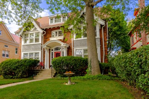 Photo of 2615 N Summit Ave, Milwaukee, WI 53211 (MLS # 1938573) Photo of 2615 N Summit Ave, Milwaukee, WI 53211 (MLS # 1938573)