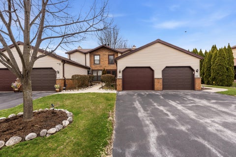 Photo of 8247 S Legend Dr, Franklin, WI 53132 (MLS # 1956928)