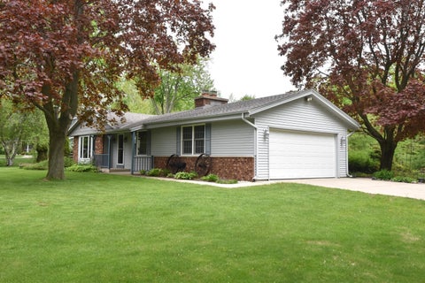 Photo of 8536 Glacier Ct Ct, Cedarburg, WI 53012 (MLS # 1917362)