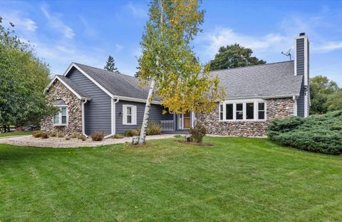 Photo of N67W30854 Golf Rd, Merton, WI 53029 (MLS # 1939654)