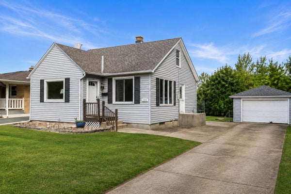 3640 S 87TH ST, MILWAUKEE, WI 53228 - Image 2ab300a0e8a22fe6daba0f48dc4cd3c3/2031795140