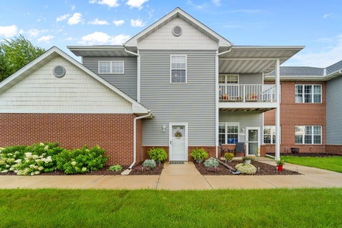 Photo of 691 W Dekora St, Saukville, WI 53080 (MLS # 1977579)