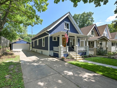 Photo of 3364 S Indiana Ave, Milwaukee, WI 53207 (MLS # 1985895)