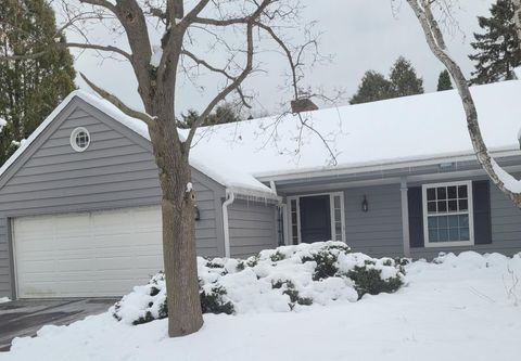 Photo of 1027 W Shaker Cir, Mequon, WI 53092 (MLS # 1944860)