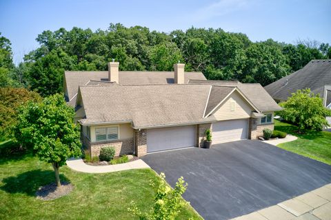 Photo of 8466 S Deerwood Ln, Franklin, WI 53132 (MLS # 1927590)