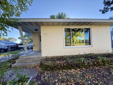 Photo of 1314 Lasalle St, Janesville, WI 53546 (MLS # 1985419)