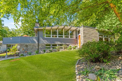 Photo of 2425 N 100th St, Wauwatosa, WI 53226 (MLS # 1932152)