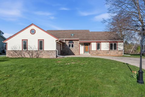 Photo of w164n11115 Kings Way -, Germantown, WI 53022 (MLS # 1960301)