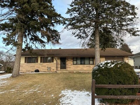 Photo of 1858 East Dr, East Troy, WI 53120 (MLS # 1952041)