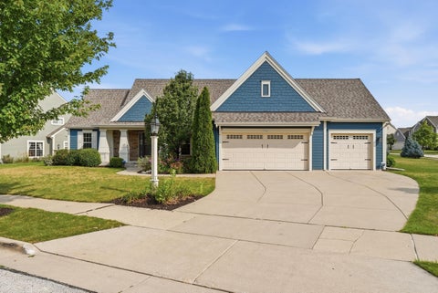 Photo of 1724 Moccasin Trl, Waukesha, WI 53189 (MLS # 1979662)