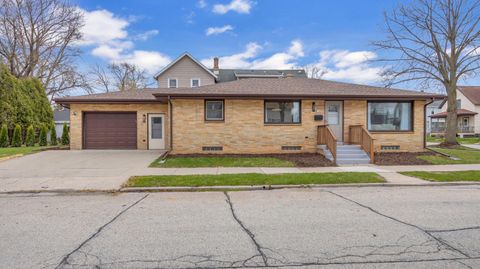 Photo of 1147 Logan Ave, Sheboygan, WI 53083 (MLS # 1960313)