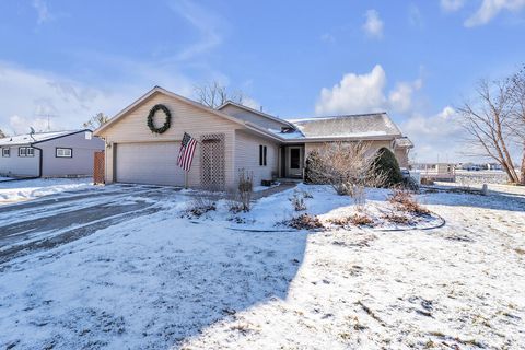 Photo of 3387 E Oak Ln, Oak Creek, WI 53154 (MLS # 1905061)
