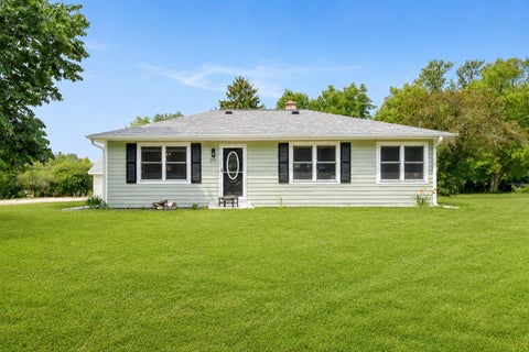 Photo of 8991 S 29th St, Franklin, WI 53132 (MLS # 1973674)