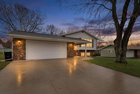 Photo of 438 Emmer St, Mayville, WI 53050 (MLS # 1956337)