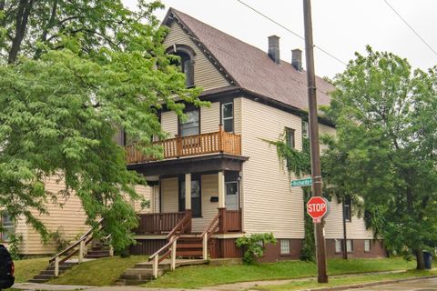 Photo of 2477 N Richards St, Milwaukee, WI 53212 (MLS # 1937444)