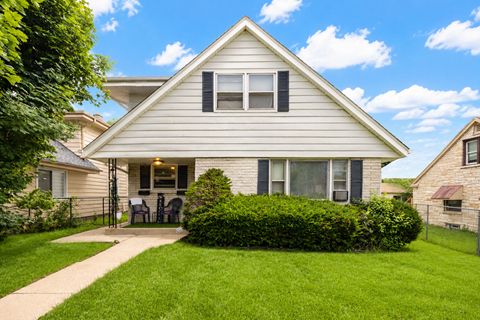 Photo of 5663 N 64th St, Milwaukee, WI 53218 (MLS # 1970655)