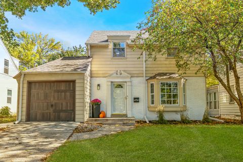 Photo of 4750 N Ardmore Ave, Whitefish Bay, WI 53211 (MLS # 1940077)