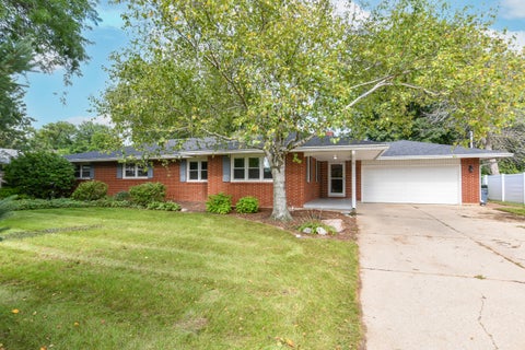 Photo of W7478 Pleasant St, Darien, WI 53115 (MLS # 1981787)