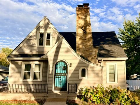 Photo of 1522 S Sunny Slope Rd, New Berlin, WI 53151 (MLS # 1939991)