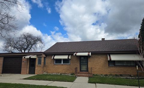 Photo of 4300 Kinzie St, Racine, WI 53402 (MLS # 1956559)