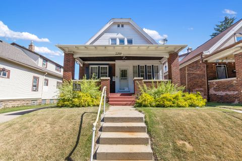 Photo of 2200 W Lincoln Ave, Milwaukee, WI 53215 (MLS # 1972190)