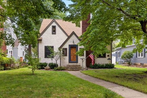 Photo of 416 22nd St N, La Crosse, WI 54601 (MLS # 1981991)
