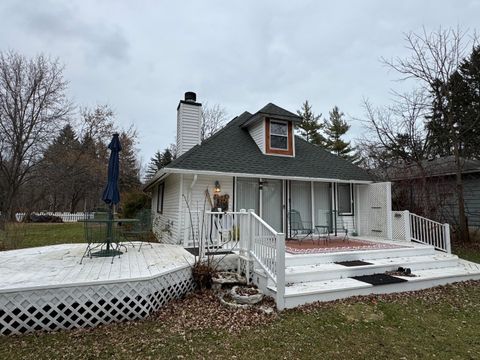 Photo of 12707 N East Shoreland Dr, Mequon, WI 53092 (MLS # 1942992)