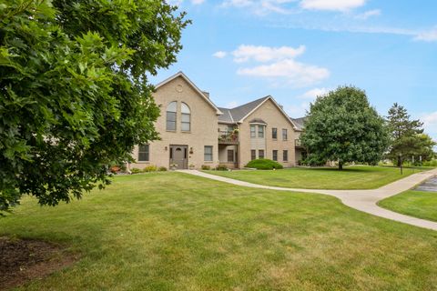 Photo of 942 Oconomowoc Pkwy, Oconomowoc, WI 53066 (MLS # 1952341)
