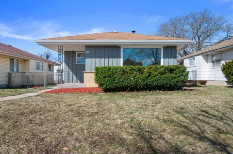 Photo of 5771 N 97th St, Milwaukee, WI 53225 (MLS # 1955607)