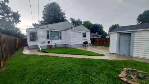 Photo of 1405 15th Ave, South Milwaukee, WI 53172 (MLS # 1982186)