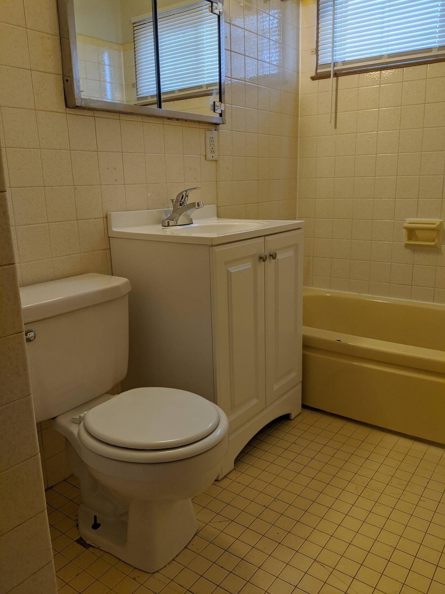 Milwaukee, Wisconsin 53218, United States, 3 Bedrooms Bedrooms, ,1 BathroomBathrooms,Residential,Active,171595