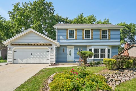 Photo of 500 E Arthur Dr, Oak Creek, WI 53154 (MLS # 1925744)