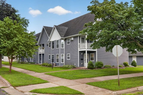 Photo of 1400 Redfield St, La Crosse, WI 54601 (MLS # 1976698)