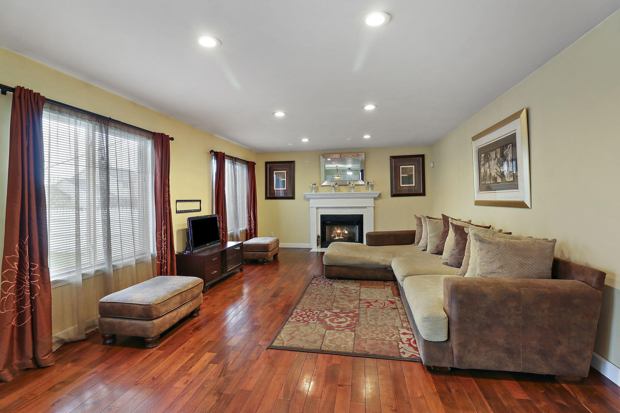 Kenosha, Wisconsin 53142, United States, 3 Bedrooms Bedrooms, ,3 BathroomsBathrooms,Residential,Pending,123463