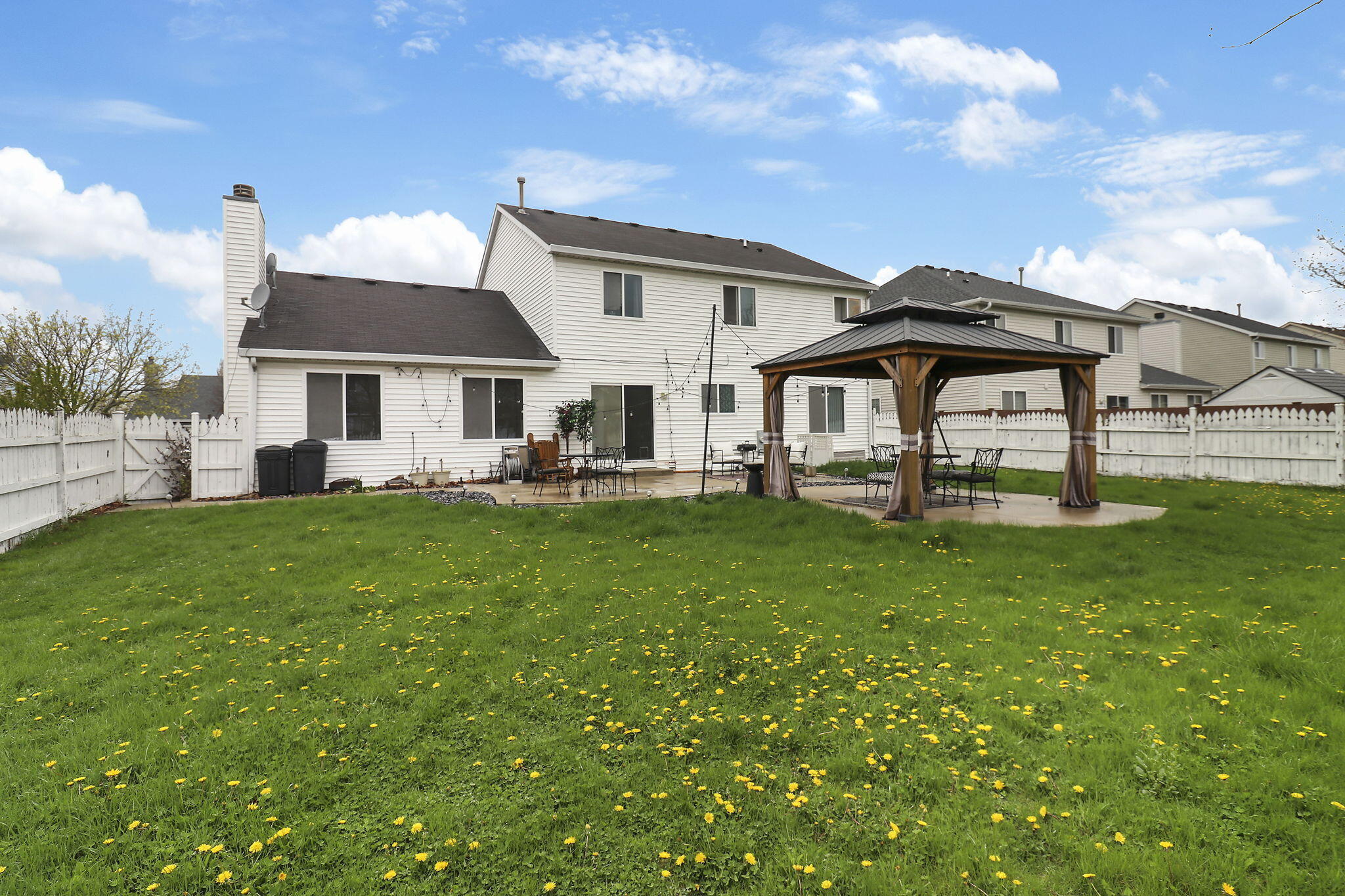 Kenosha, Wisconsin 53142, United States, 3 Bedrooms Bedrooms, ,3 BathroomsBathrooms,Residential,Pending,123463