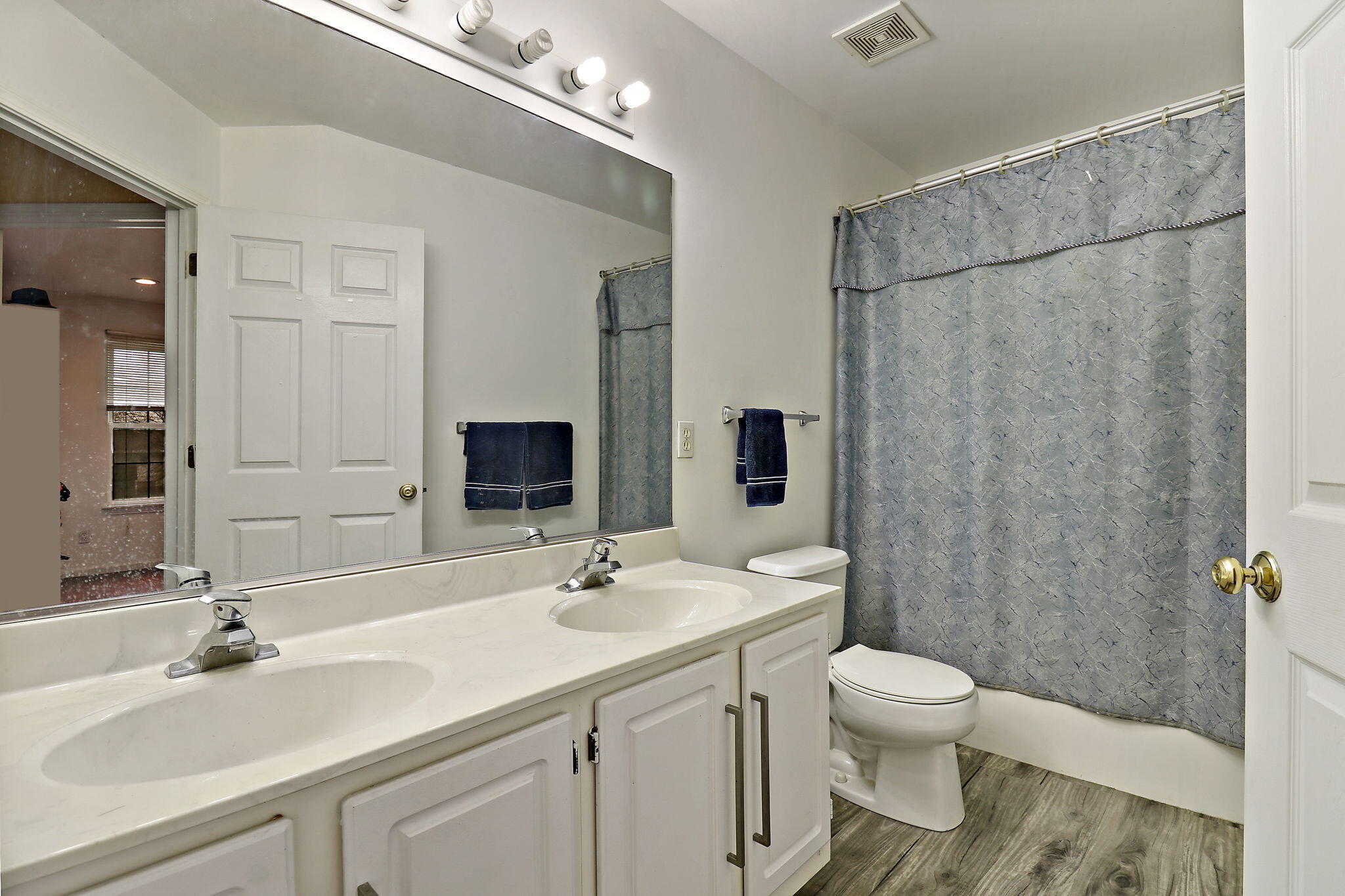 Kenosha, Wisconsin 53142, United States, 3 Bedrooms Bedrooms, ,3 BathroomsBathrooms,Residential,Pending,123463