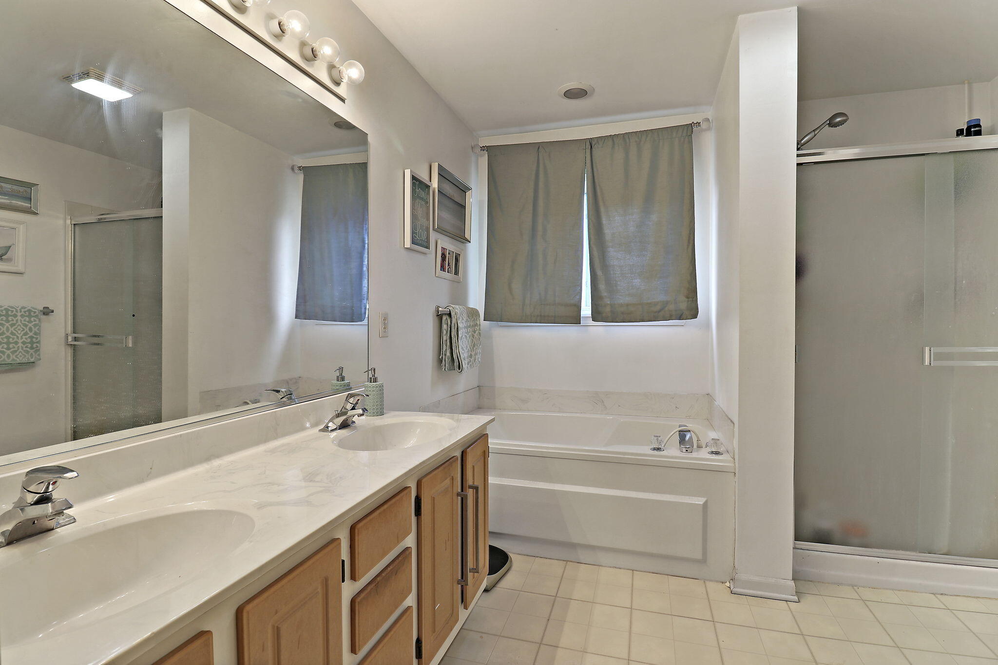 Kenosha, Wisconsin 53142, United States, 3 Bedrooms Bedrooms, ,3 BathroomsBathrooms,Residential,Pending,123463