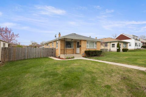 Photo of 4629 N 77TH St, Milwaukee, WI 53218 (MLS # 1959072)