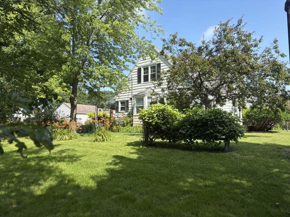 Milwaukee, Wisconsin 53215, United States, 3 Bedrooms Bedrooms, ,2 BathroomsBathrooms,Residential,Pending,196418