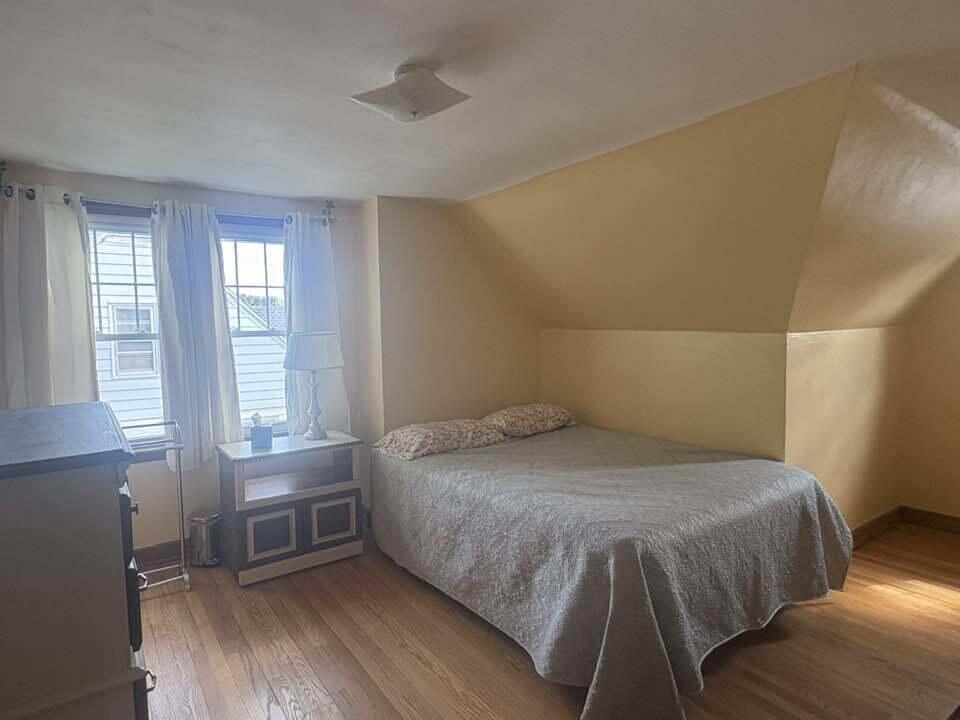 Milwaukee, Wisconsin 53215, United States, 3 Bedrooms Bedrooms, ,2 BathroomsBathrooms,Residential,Pending,196418