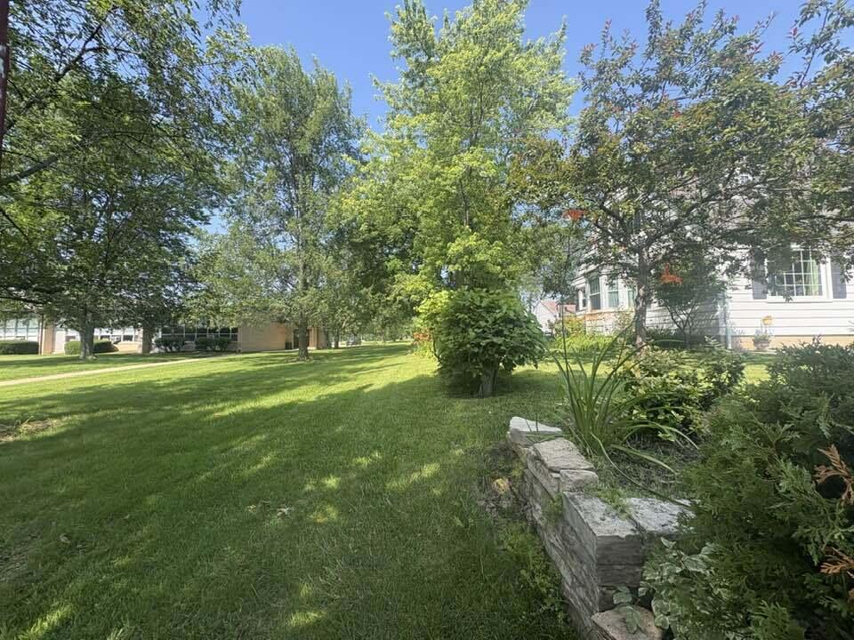 Milwaukee, Wisconsin 53215, United States, 3 Bedrooms Bedrooms, ,2 BathroomsBathrooms,Residential,Pending,196418